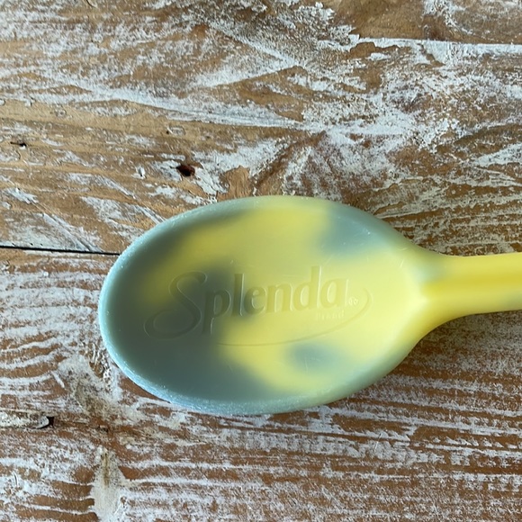 🤪Fun Color Changing Spoon🤪 - Picture 3 of 8